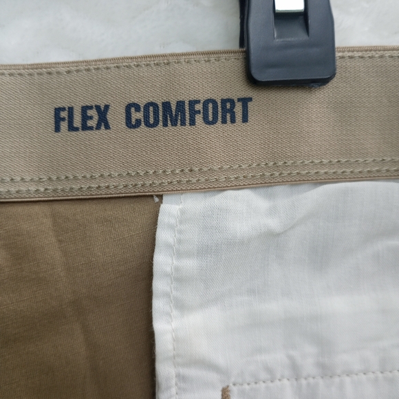 NWT men's Docker's Big and tall cargo shorts khaki size 52 flexible - Picture 9 of 11